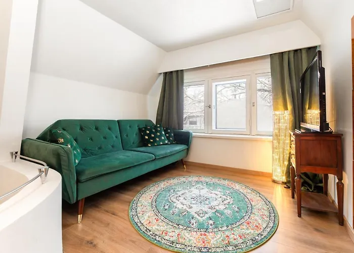 Cozy Private House In Nomme 빌라